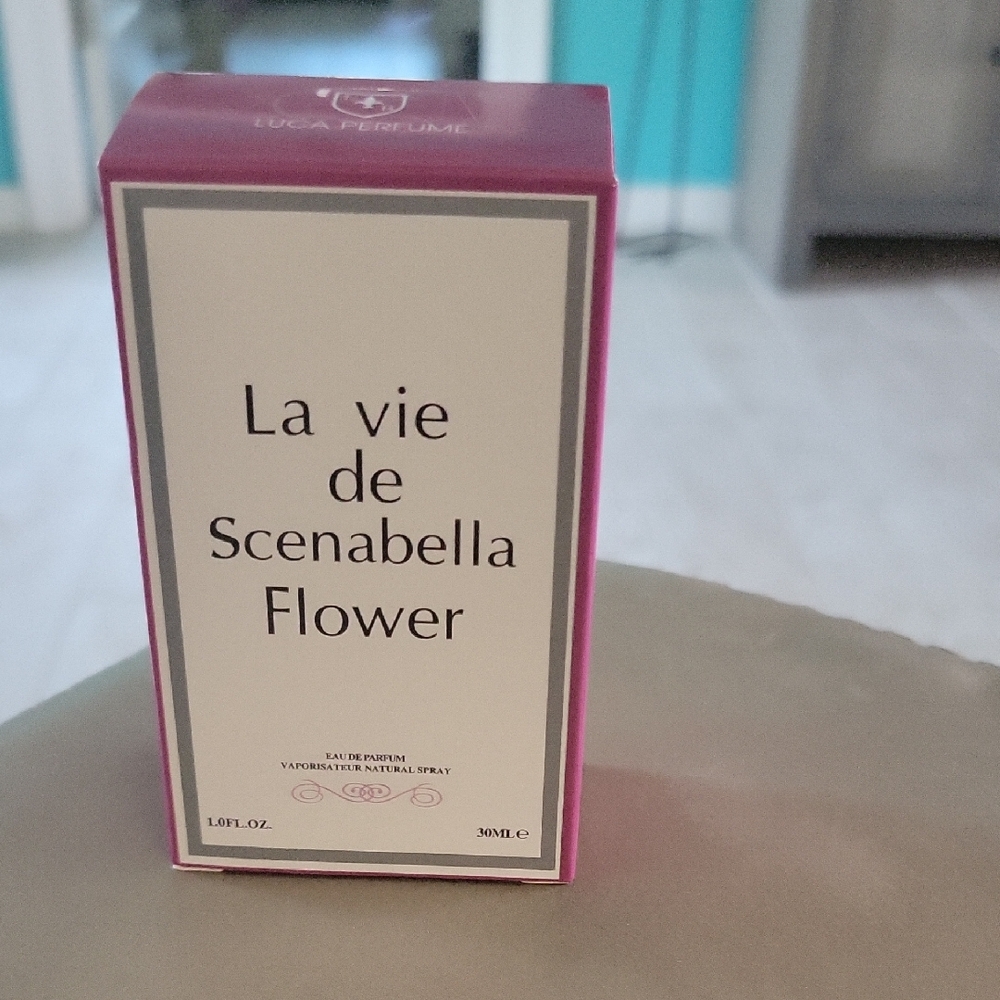 Flower Eau de Parfum - Hot Pink Box